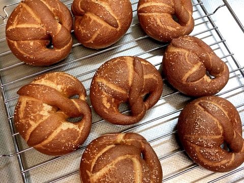 全粒粉75% 私のむっちりプレッツェル 8個分